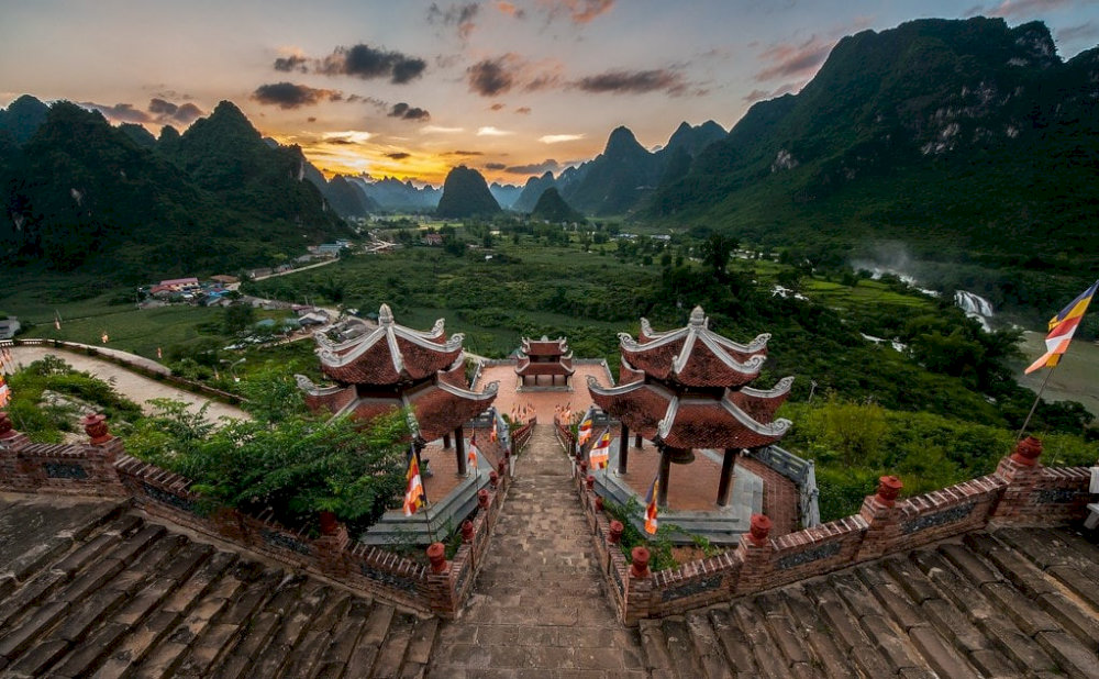 When visiting Truc Lam Hon Tre Pagoda, dress modestly with covered shoulders and knees